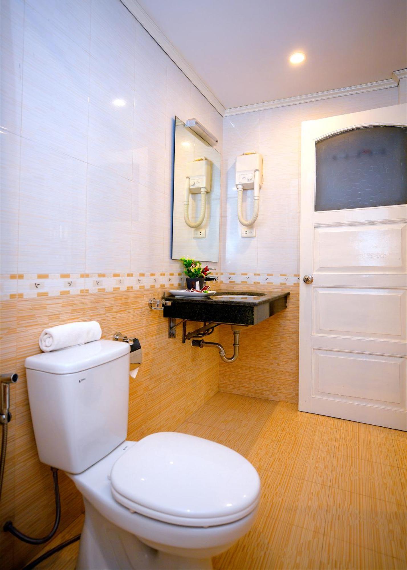 Royal Hotel Ha Noi Hanoi Exterior photo